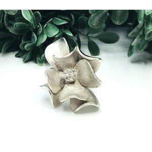 Vintage ring silver tone flower center of clear rhinestones cluster  ring by Pre